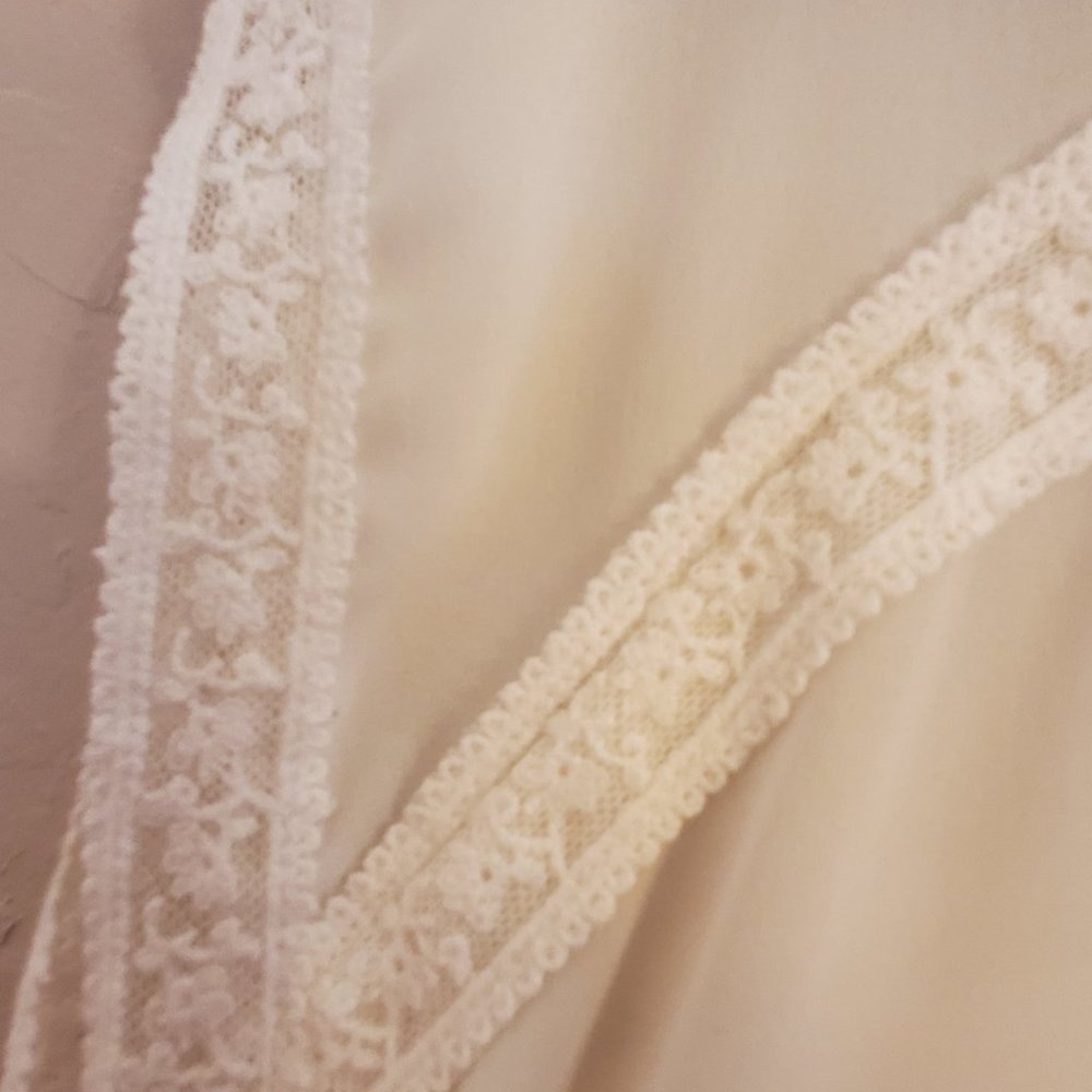 Faith & Joy White/Ivory Lace Trim Pom Pom Neck Blouse - SZ Small - Picture 9 of 9